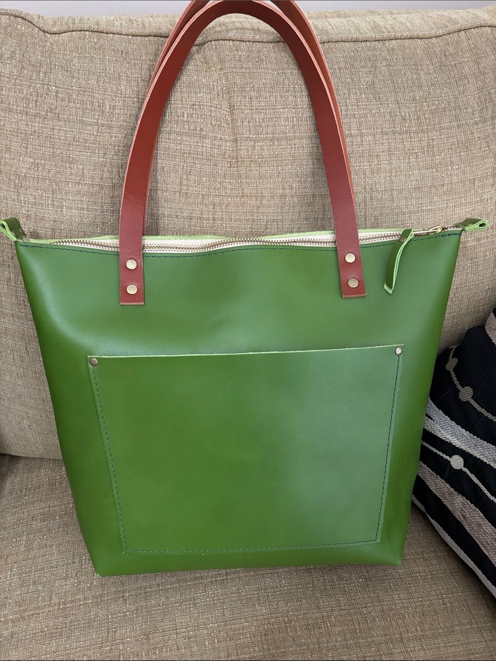 Portland Leather Goods Medium Zip Tote Green Apple with tan handles!  🦄